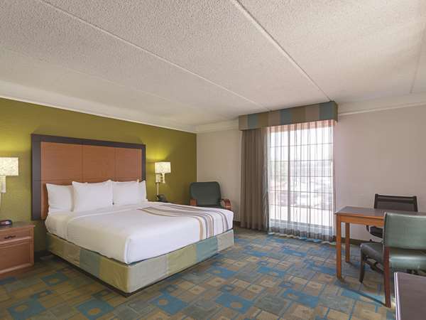  - La Quinta Inn Chula Vista - I-805, Exits 7 & 7C