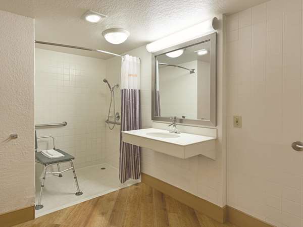  - La Quinta Inn Chula Vista - I-805, Exits 7 & 7C