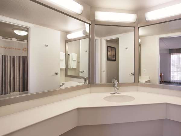  - La Quinta Inn Chula Vista - I-805, Exits 7 & 7C