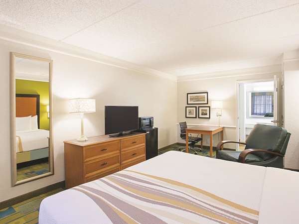  - La Quinta Inn Chula Vista - I-805, Exits 7 & 7C