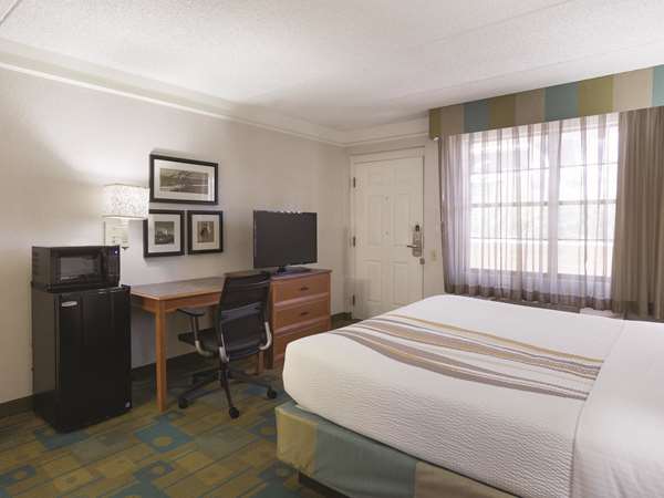  - La Quinta Inn Chula Vista - I-805, Exits 7 & 7C