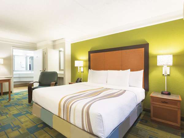  - La Quinta Inn Chula Vista - I-805, Exits 7 & 7C