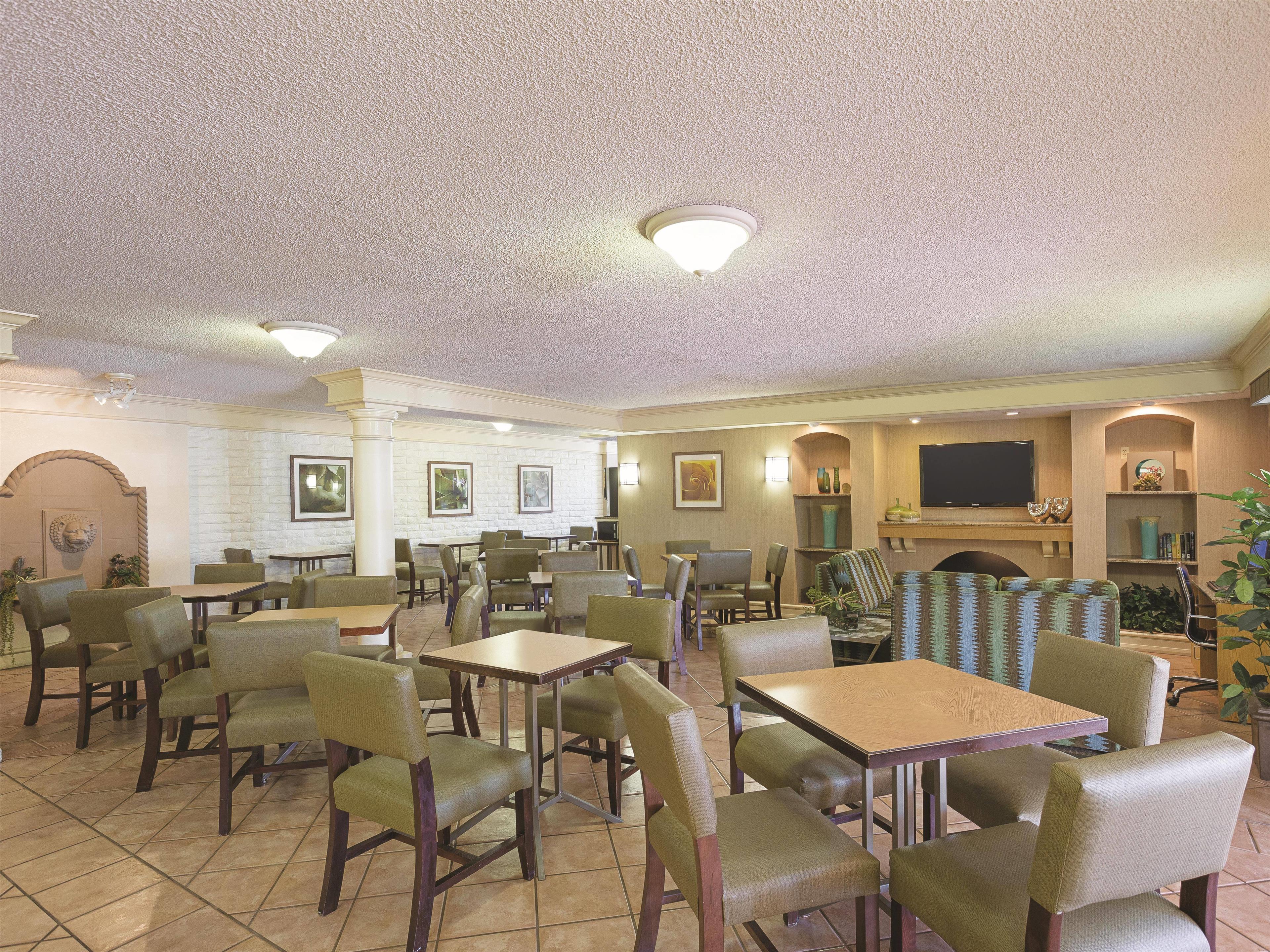 Lobby | La Quinta Inn by Wyndham San Diego Chula Vista