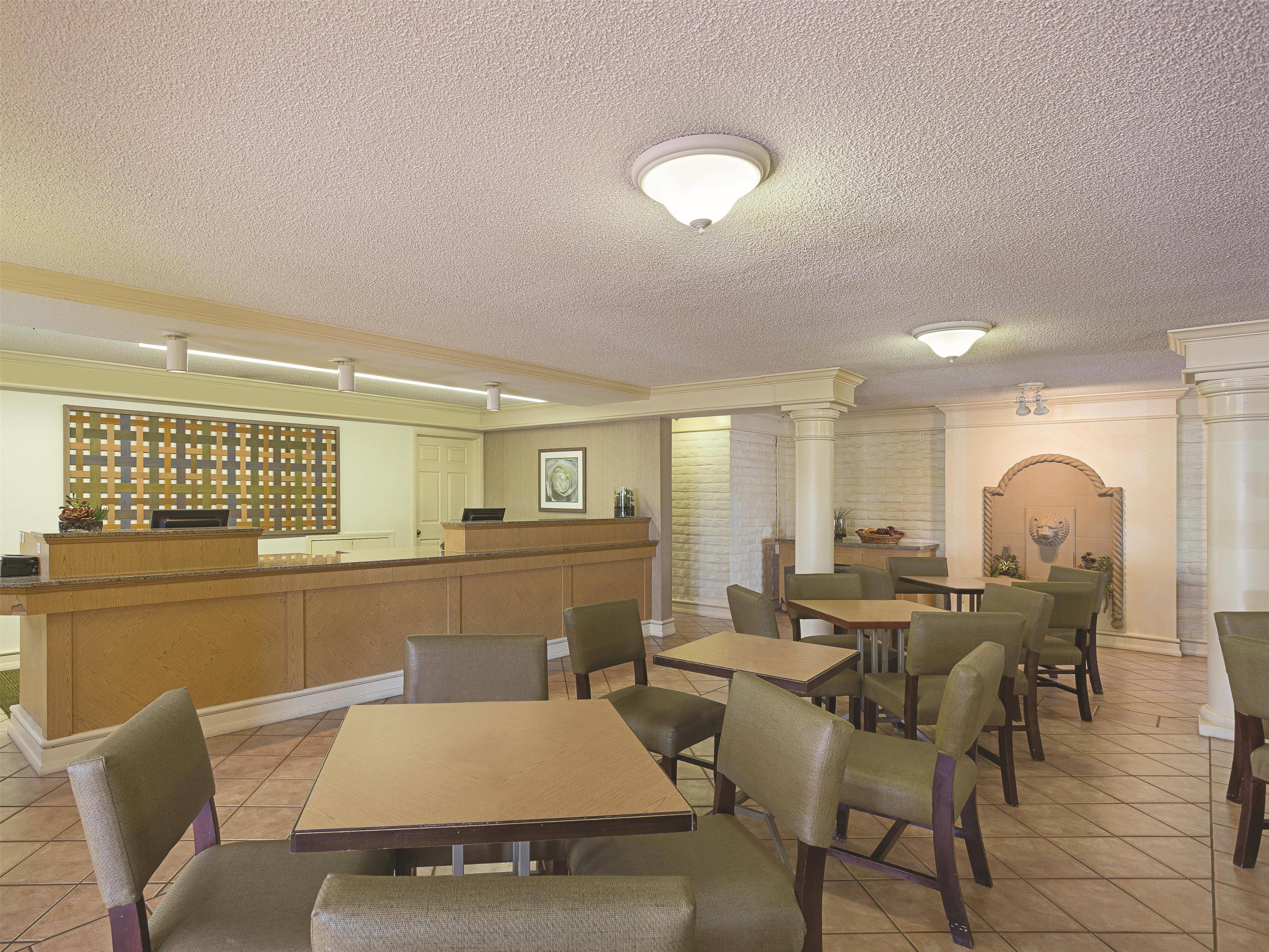Lobby | La Quinta Inn by Wyndham San Diego Chula Vista
