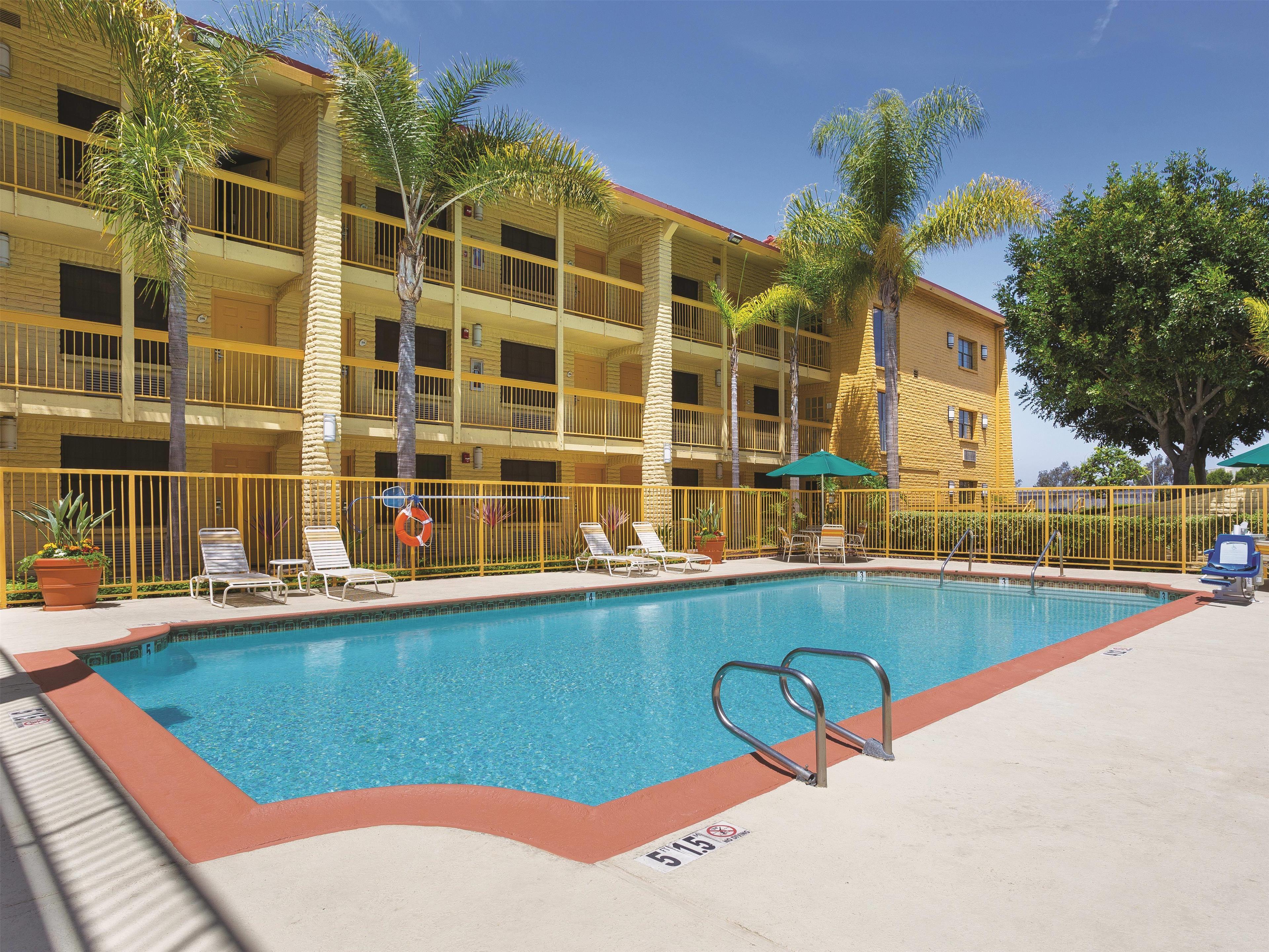 Pool | La Quinta Inn by Wyndham San Diego Chula Vista
