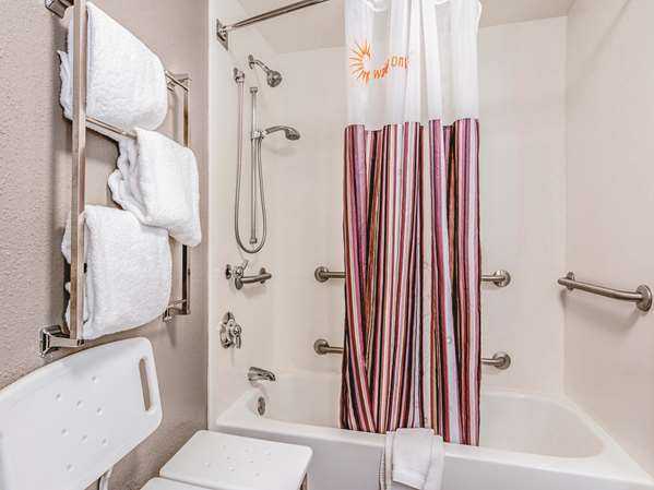  - La Quinta Inn Fresno