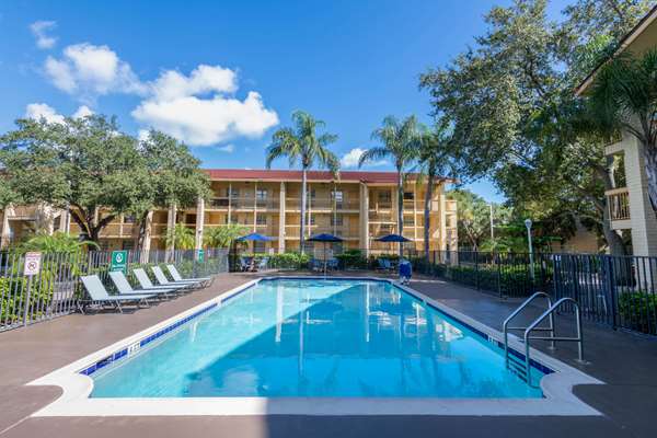 Pool - La Quinta Inn Deerfield Beach - I-95, Exit 42