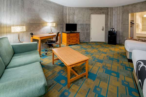  - La Quinta Inn & Suites Spectrum Irvine - I-5, Exit 96