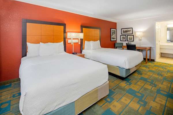  - La Quinta Inn & Suites Spectrum Irvine - I-5, Exit 96