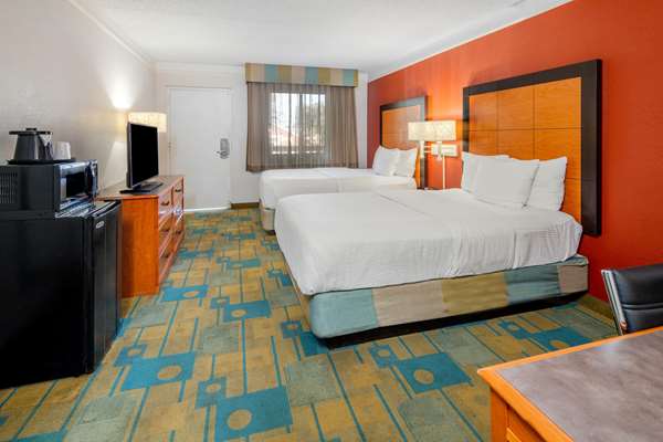  - La Quinta Inn & Suites Spectrum Irvine - I-5, Exit 96