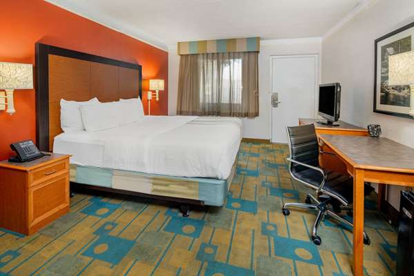  - La Quinta Inn & Suites Spectrum Irvine - I-5, Exit 96
