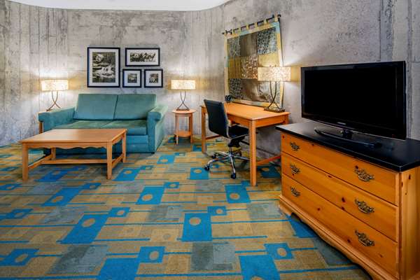  - La Quinta Inn & Suites Spectrum Irvine - I-5, Exit 96