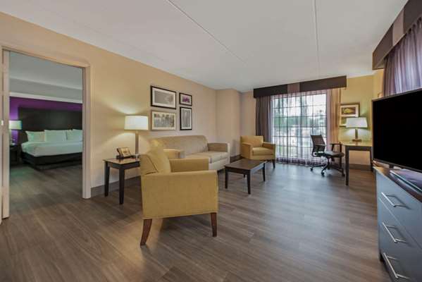Suite - La Quinta Inn Airport North Miami