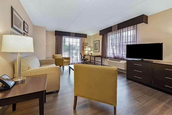 Suite - La Quinta Inn Airport North Miami