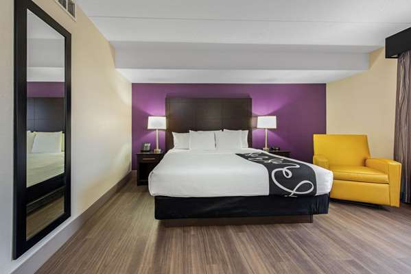 Suite - La Quinta Inn Airport North Miami