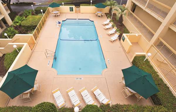 Pool - Days Inn Gainesville - I-75, Exit 387