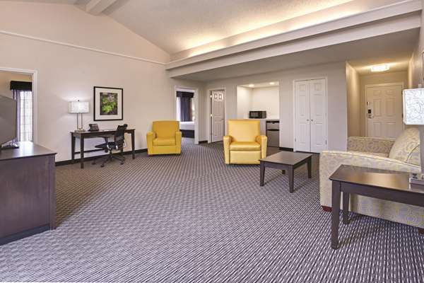 Suite - Days Inn Gainesville - I-75, Exit 387