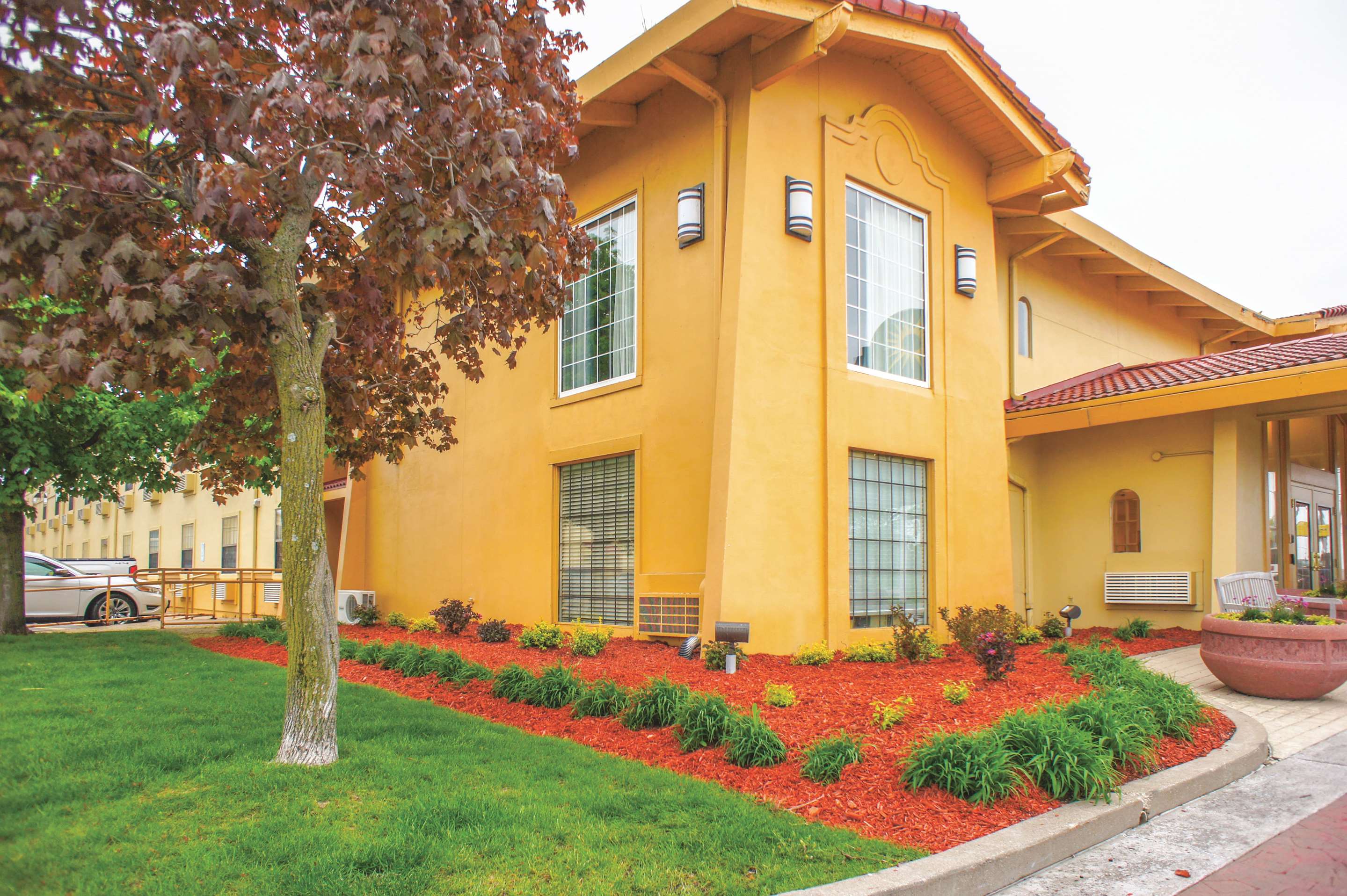 Exterior | La Quinta Inn by Wyndham Moline Airport