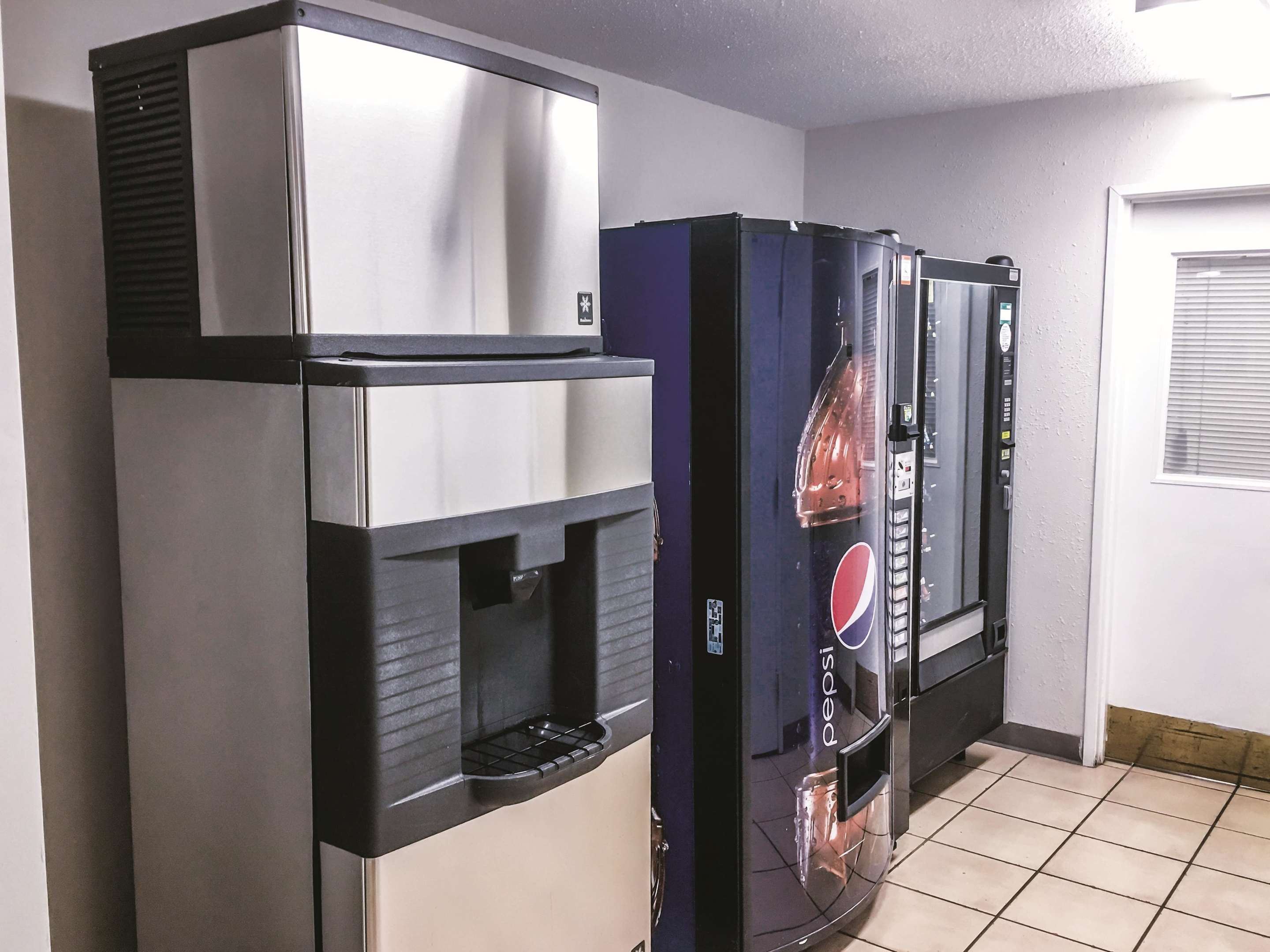 Property amenity | La Quinta Inn by Wyndham Moline Airport