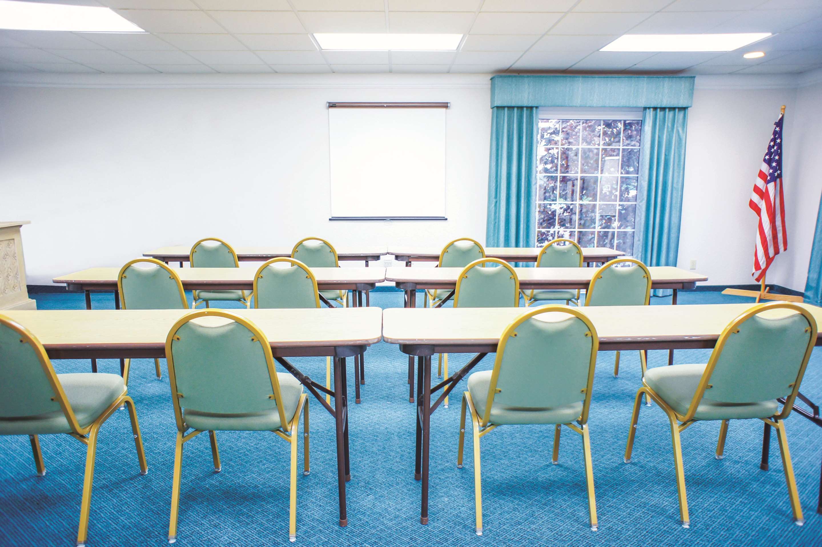 Meeting Room | La Quinta Inn by Wyndham Moline Airport