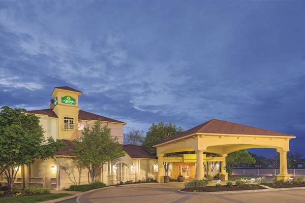 Exterior view - La Quinta Inn & Suites Westport Maryland Heights