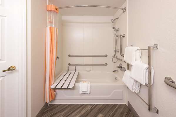  - La Quinta Inn & Suites Westport Maryland Heights