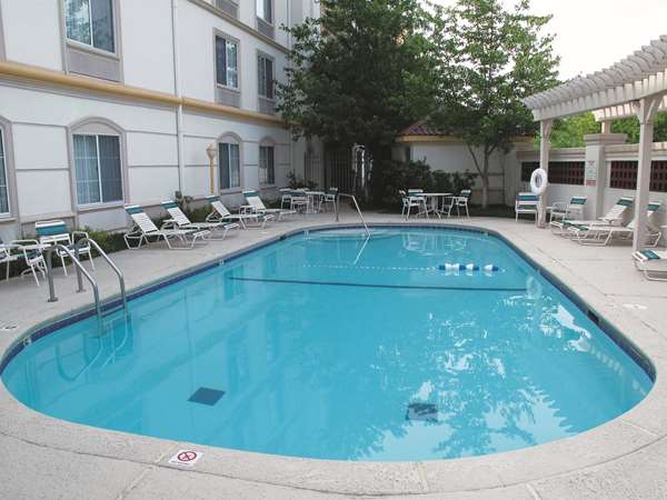 Pool - La Quinta Inn & Suites Westport Maryland Heights