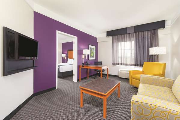 Suite - La Quinta Inn & Suites Westport Maryland Heights