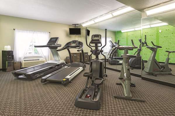 Fitness/ Exercise Room - La Quinta Inn & Suites Westport Maryland Heights