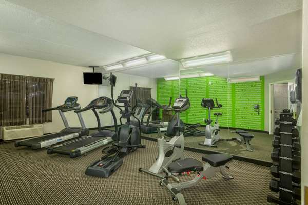 Fitness/ Exercise Room - La Quinta Inn & Suites Westport Maryland Heights