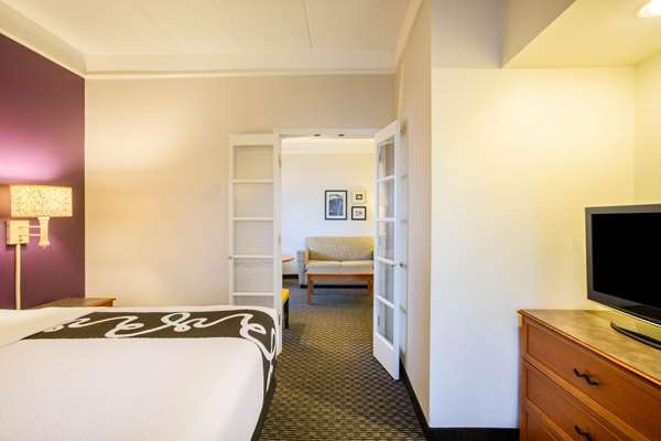 Suite - La Quinta Inn & Suites Westport Maryland Heights