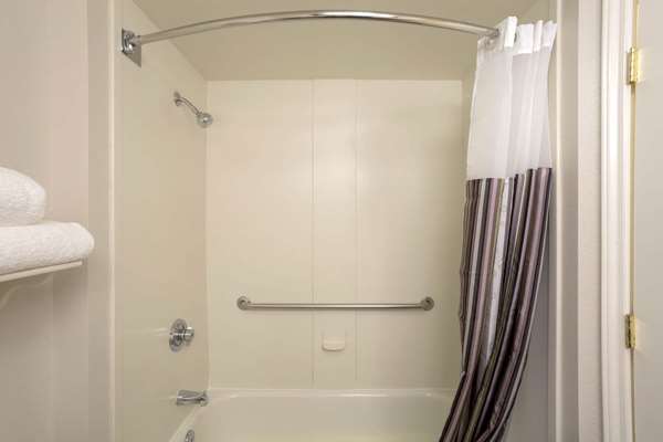  - La Quinta Inn & Suites Westport Maryland Heights