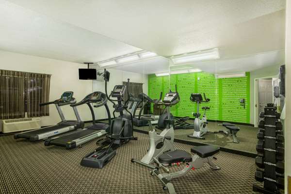 Fitness/ Exercise Room - La Quinta Inn & Suites Westport Maryland Heights