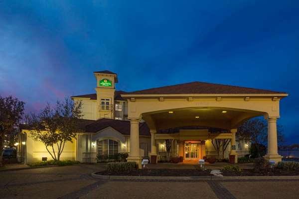 Exterior view - La Quinta Inn & Suites Westport Maryland Heights