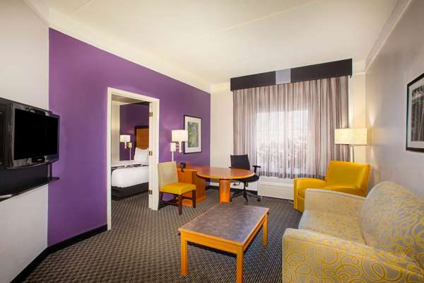 Suite - La Quinta Inn & Suites Westport Maryland Heights