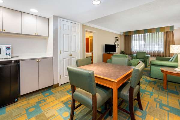 Suite - La Quinta Inn SeaTac