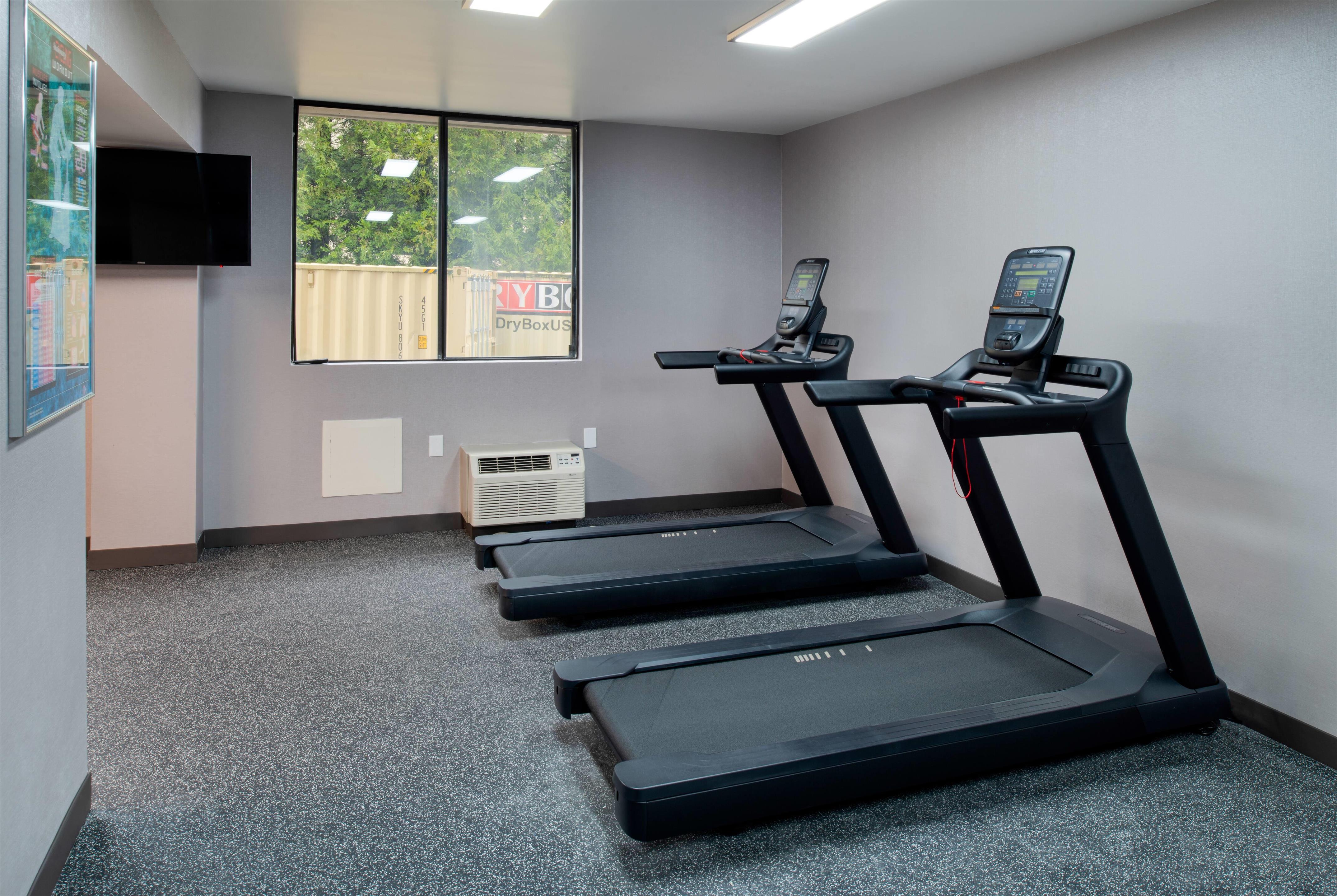 Health club fitness center gym | La Quinta by Wyndham Seattle Sea-Tac Airport