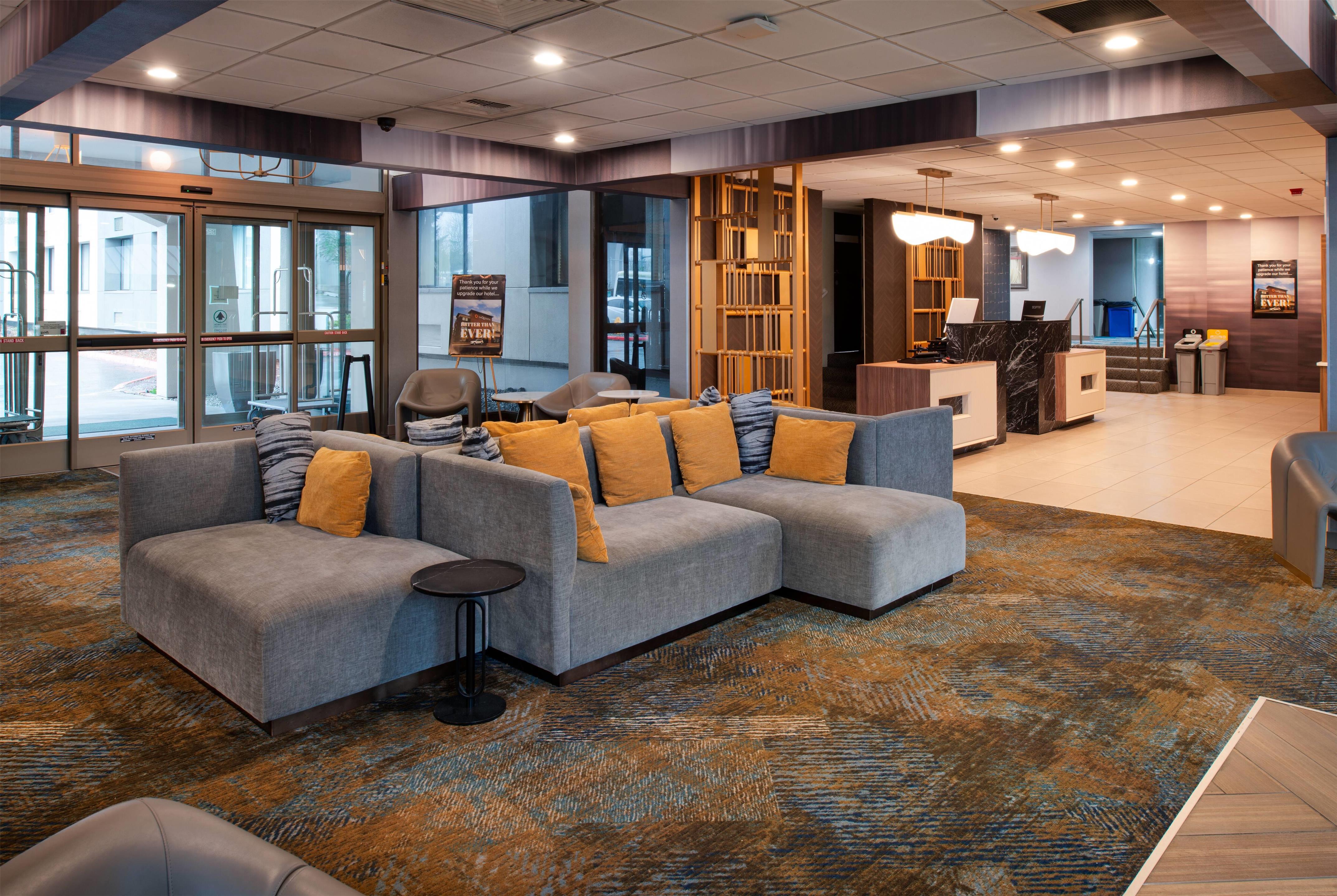 Lobby | La Quinta by Wyndham Seattle Sea-Tac Airport