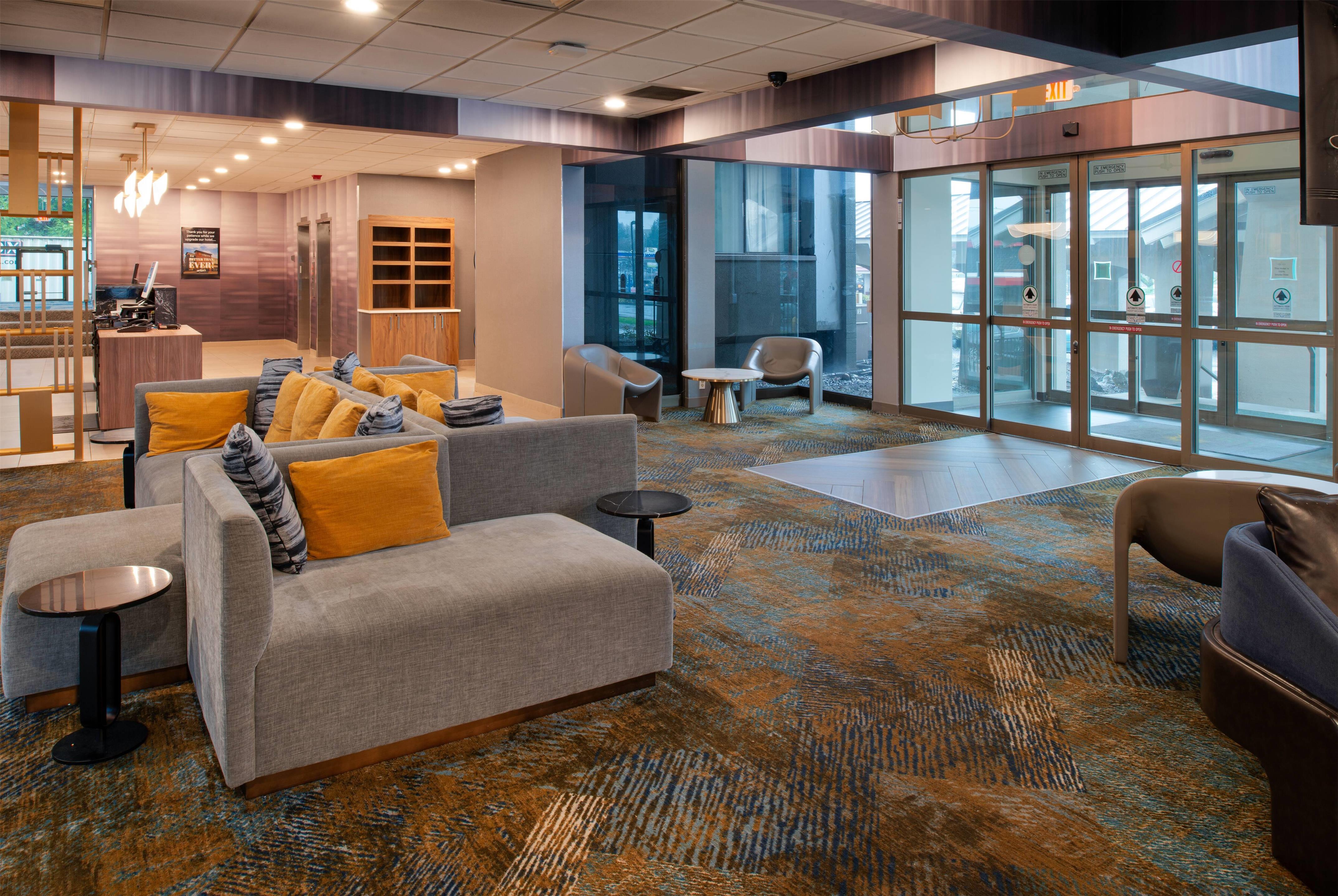 Lobby | La Quinta by Wyndham Seattle Sea-Tac Airport