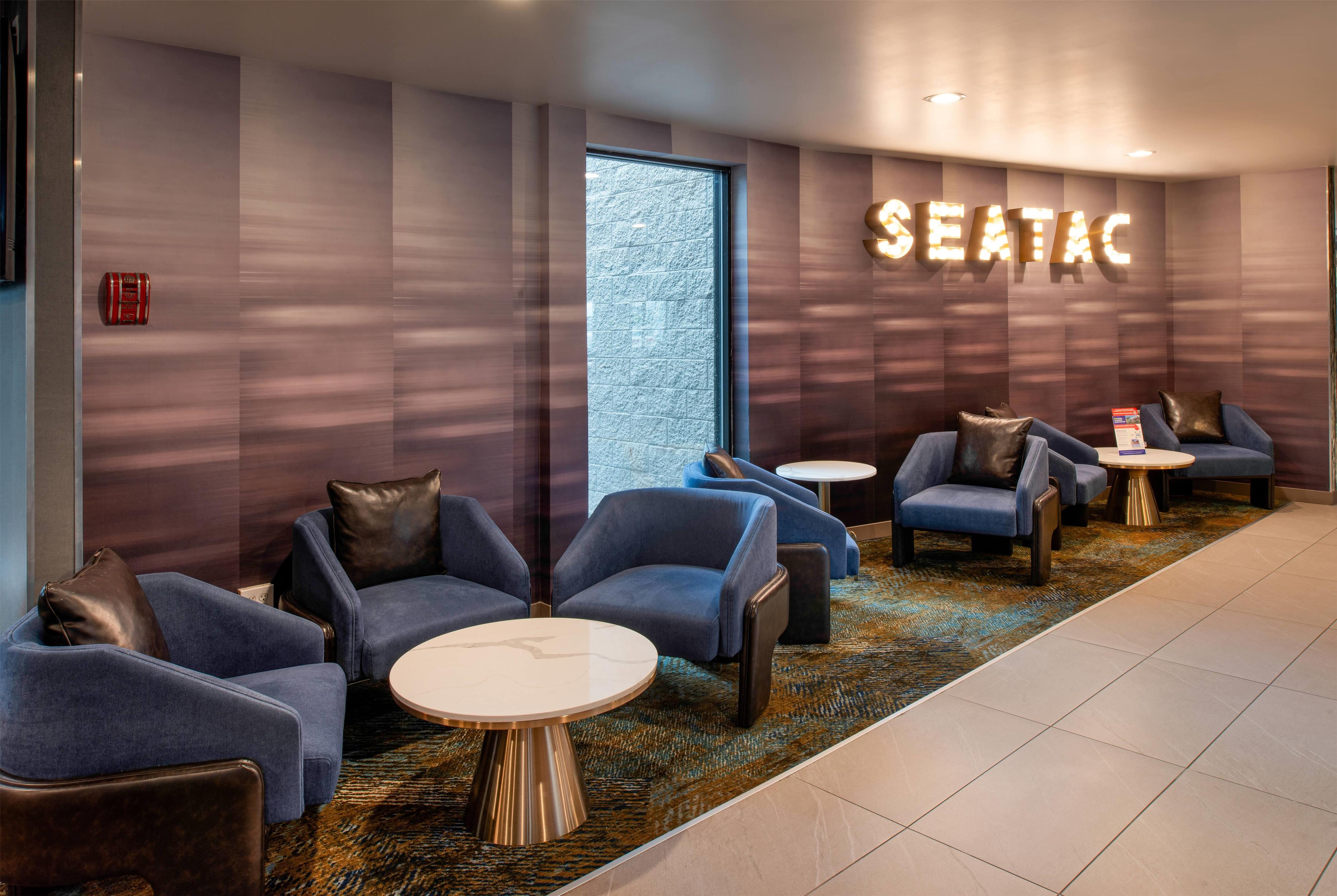 Lobby | La Quinta by Wyndham Seattle Sea-Tac Airport