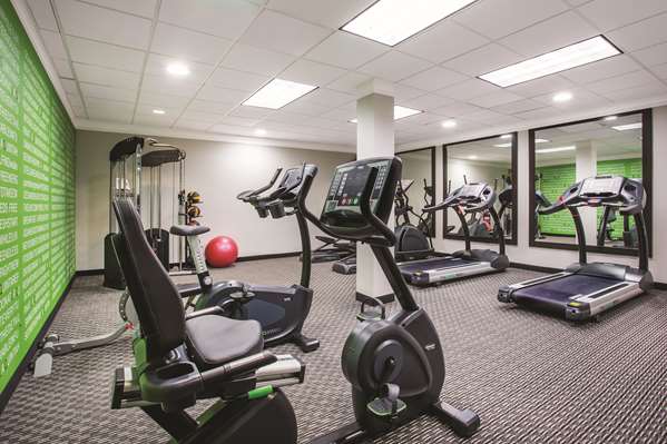 Fitness/ Exercise Room - La Quinta Inn Kirkland
