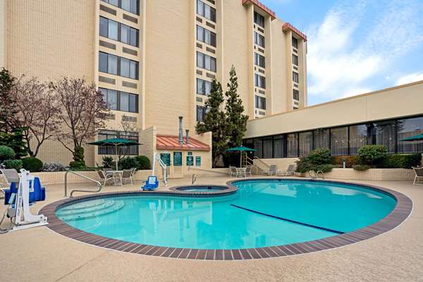 Pool - La Quinta Inn & Suites Tacoma - I-5, Exit 135
