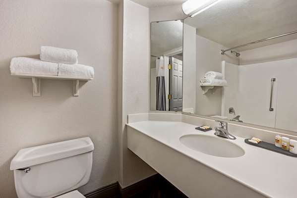 - La Quinta Inn & Suites Tacoma - I-5, Exit 135