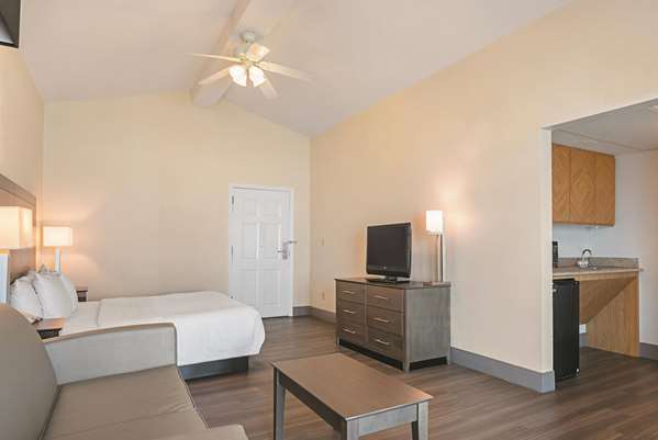 Suite - Wingate by Wyndham Hotel East Beach Galveston