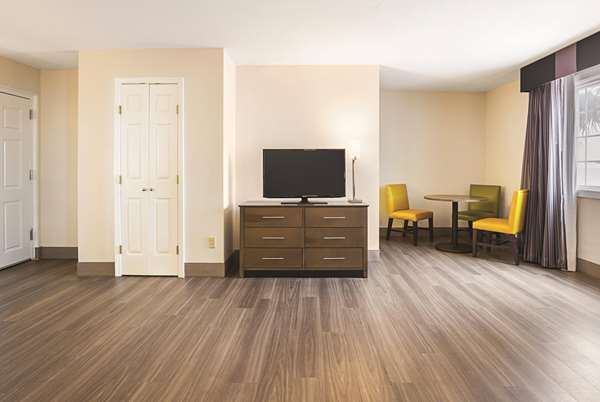  - Wingate by Wyndham Hotel East Beach Galveston