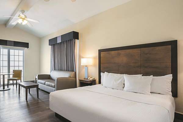 Suite - Wingate by Wyndham Hotel East Beach Galveston