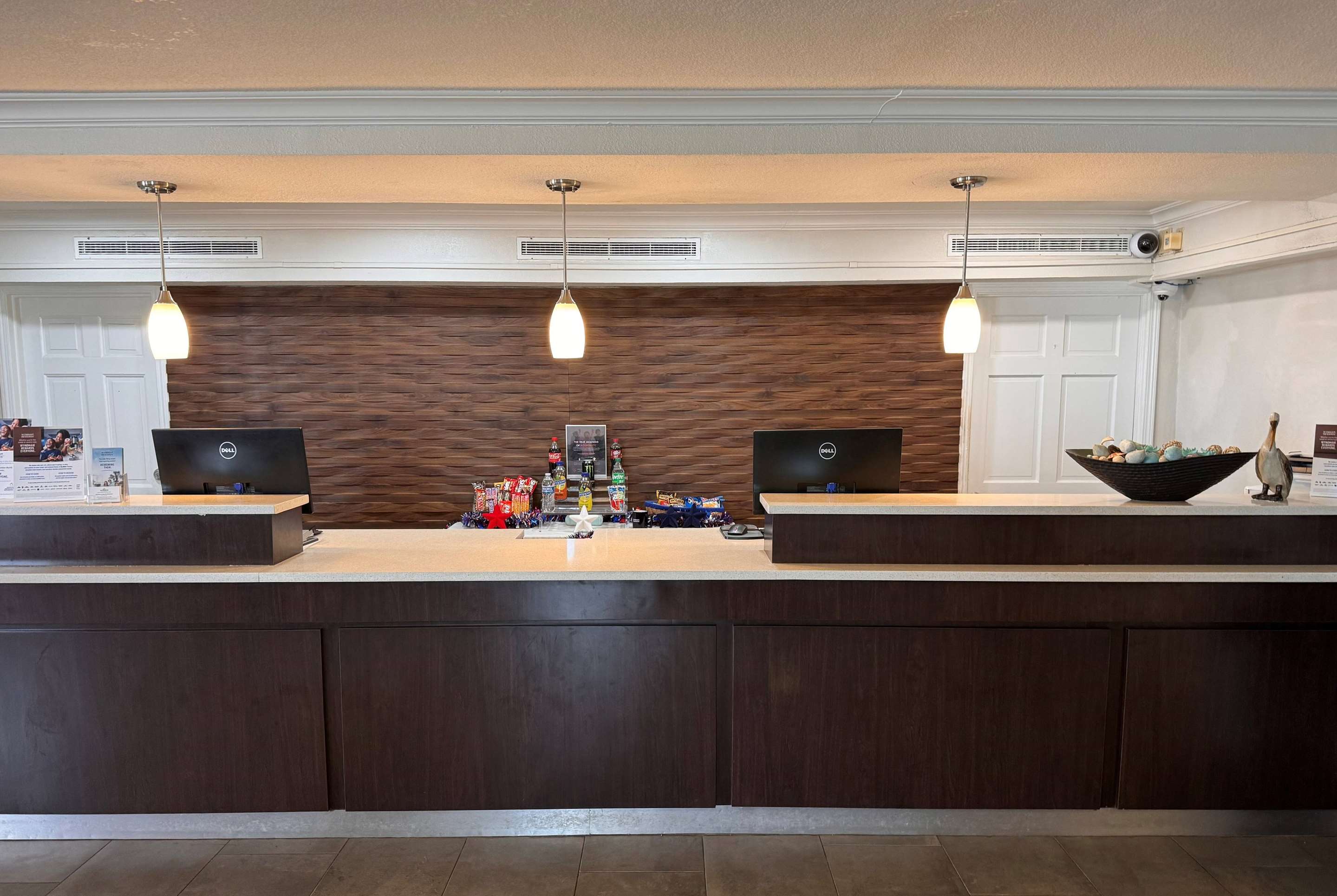Lobby | Wingate by Wyndham Galveston East Beach