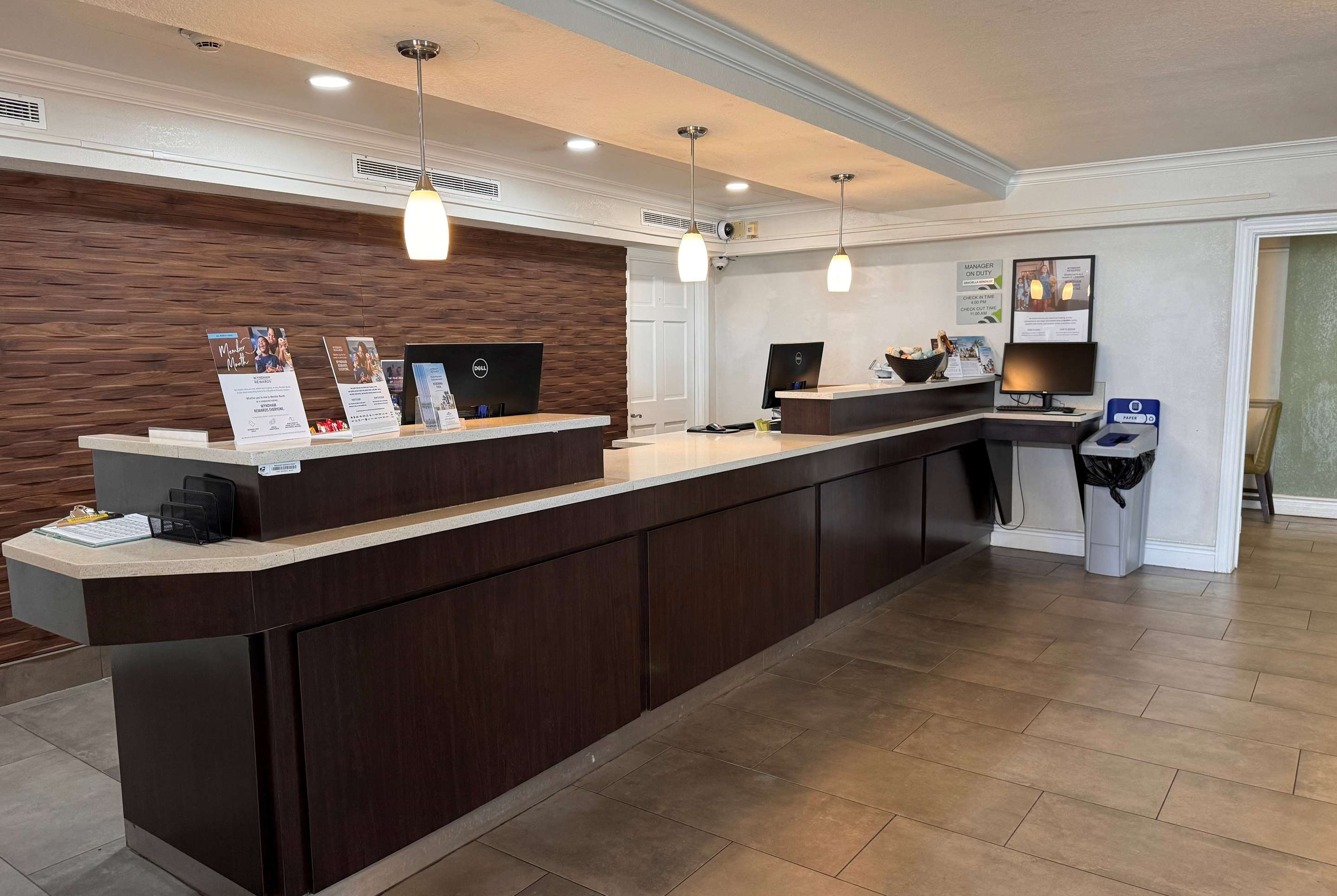 Lobby | Wingate by Wyndham Galveston East Beach