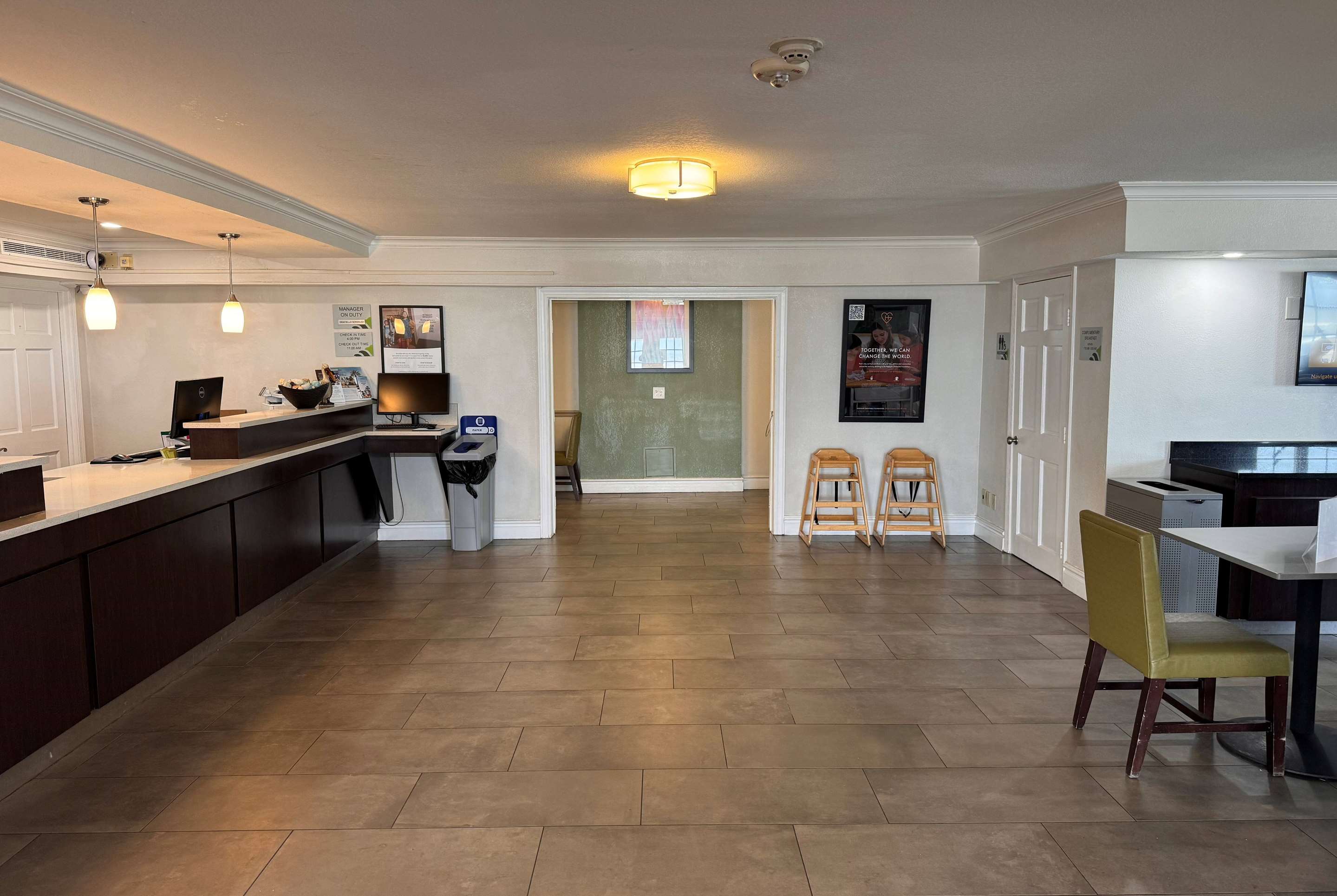 Lobby | Wingate by Wyndham Galveston East Beach