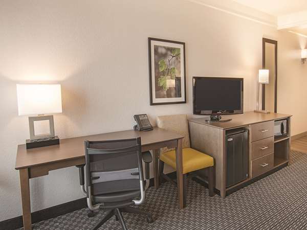  - La Quinta Inn North Arlington - I-30, Exits 29 & 30